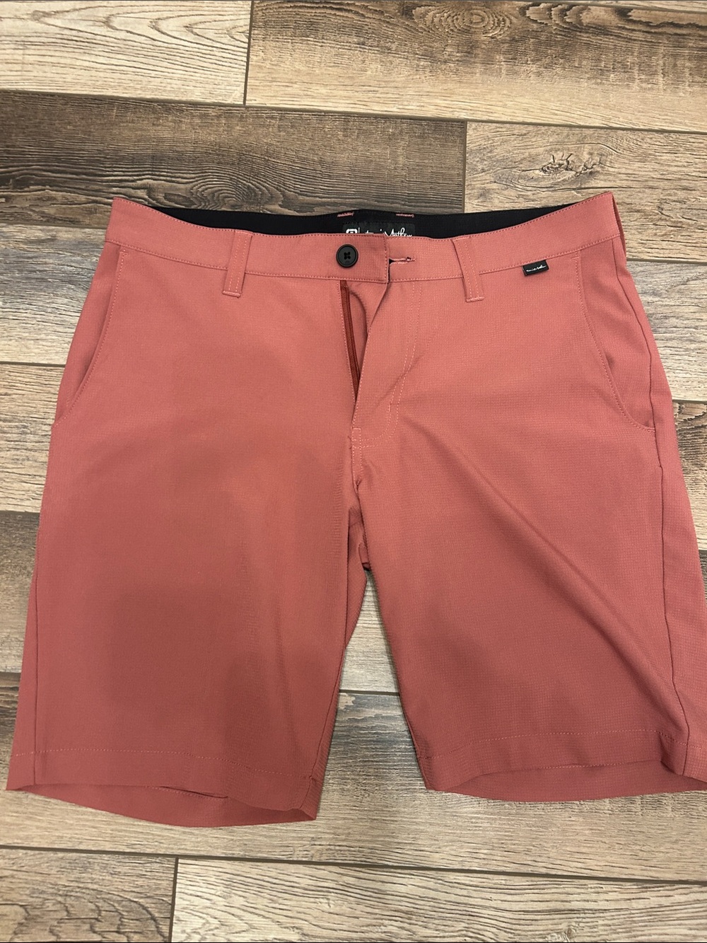 Travis Matthew Hybrid Short 32 9”